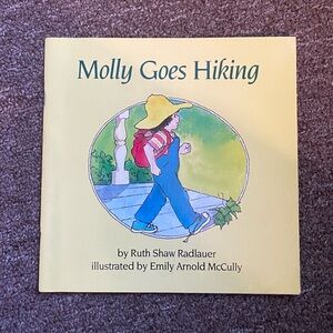 Molly Goes Hiking - Ruth Shaw Radlauer